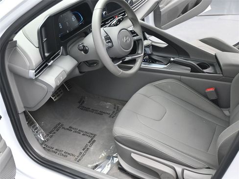 Certified 2025 Hyundai Elantra Sport image 5