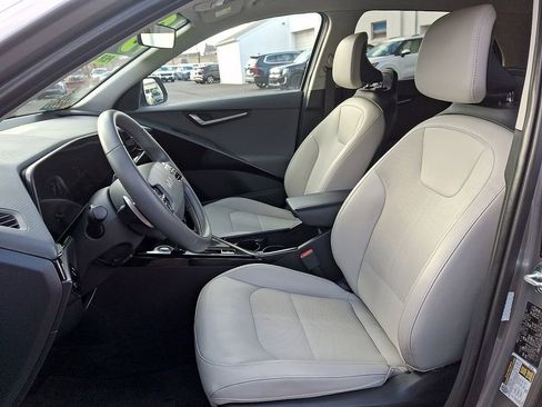 Certified 2023 Kia Niro EX image 13