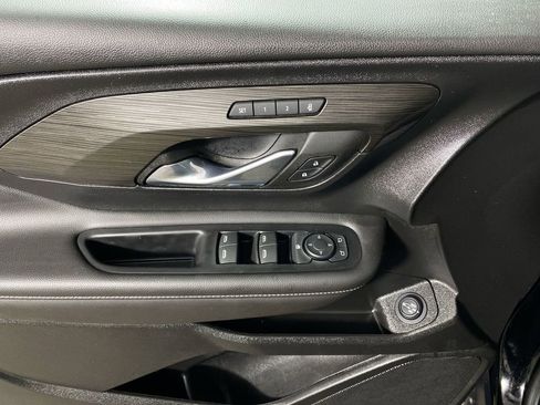 Used 2023 GMC Terrain SLT image 13