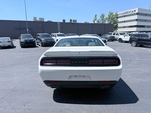 Used 2018 Dodge Challenger SXT RWD image 4