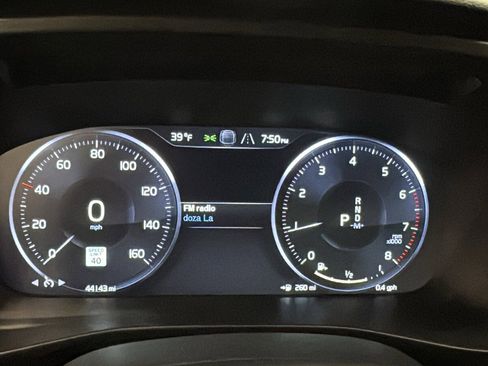 Used 2022 Volvo XC40 T5 Momentum w/ Protection Package image 15