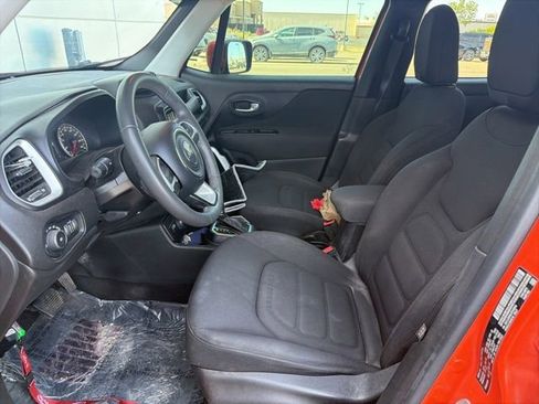 Used 2018 Jeep Renegade Latitude w/ Popular Equipment Group AWD/4WD image 10