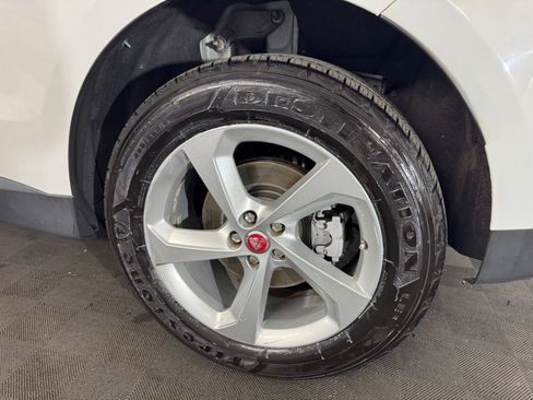 Used 2018 Jaguar F-PACE Premium image 7