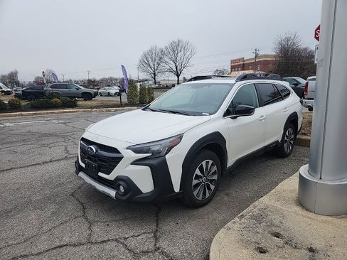 Used 2025 Subaru Outback Limited image 15