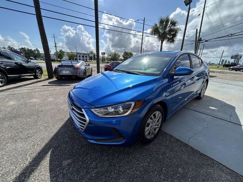 Used 2017 Hyundai Elantra SE FWD image 2