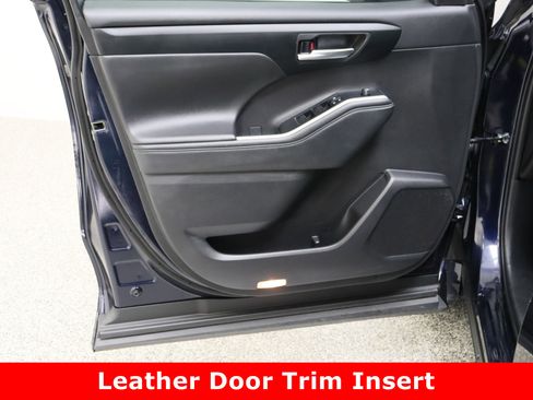 Certified 2025 Toyota Highlander XSE image 12