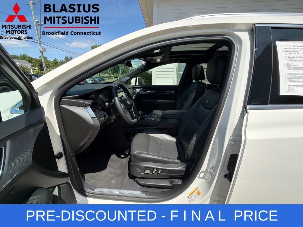 Used 2025 Cadillac XT5 Premium Luxury AWD/4WD image 12