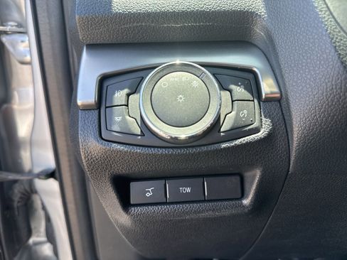 Used 2018 Ford Explorer XLT w/ Equipment Group 202A AWD/4WD image 25