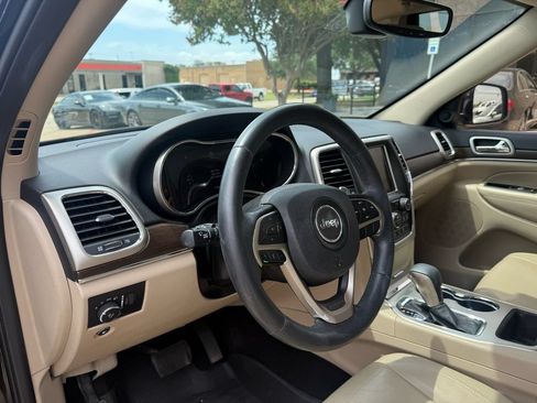 Used 2017 Jeep Grand Cherokee Limited RWD image 7