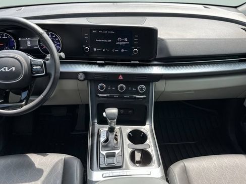 Used 2024 Kia Carnival LX FWD image 14