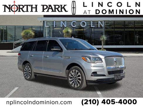 Used 2022 Lincoln Navigator Reserve image 1