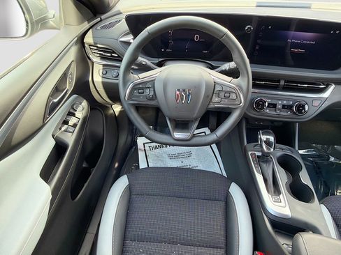 Used 2025 Buick Envista Preferred w/ Convenience I Package image 16