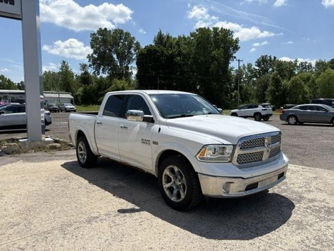 Used 2017 RAM 1500 Laramie AWD/4WD image 3