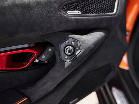 Used 2023 Lamborghini Huracan Sterrato image 40