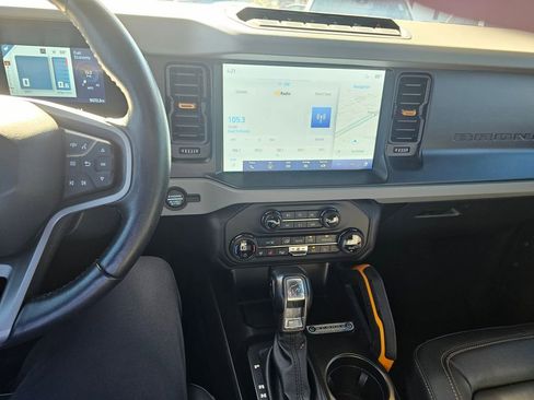 Used 2021 Ford Bronco Badlands image 9