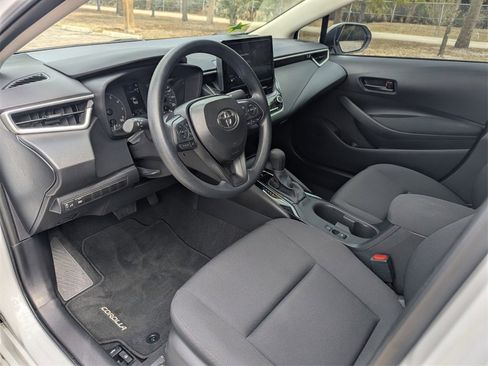 Used 2025 Toyota Corolla LE image 25