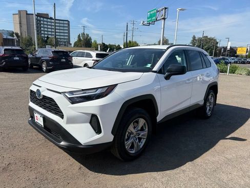 Certified 2024 Toyota RAV4 LE AWD/4WD image 4