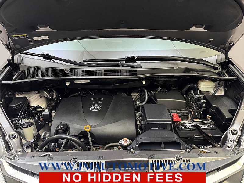 Used 2019 Toyota Sienna XLE w/ Carpet Mat Package AWD/4WD image 10
