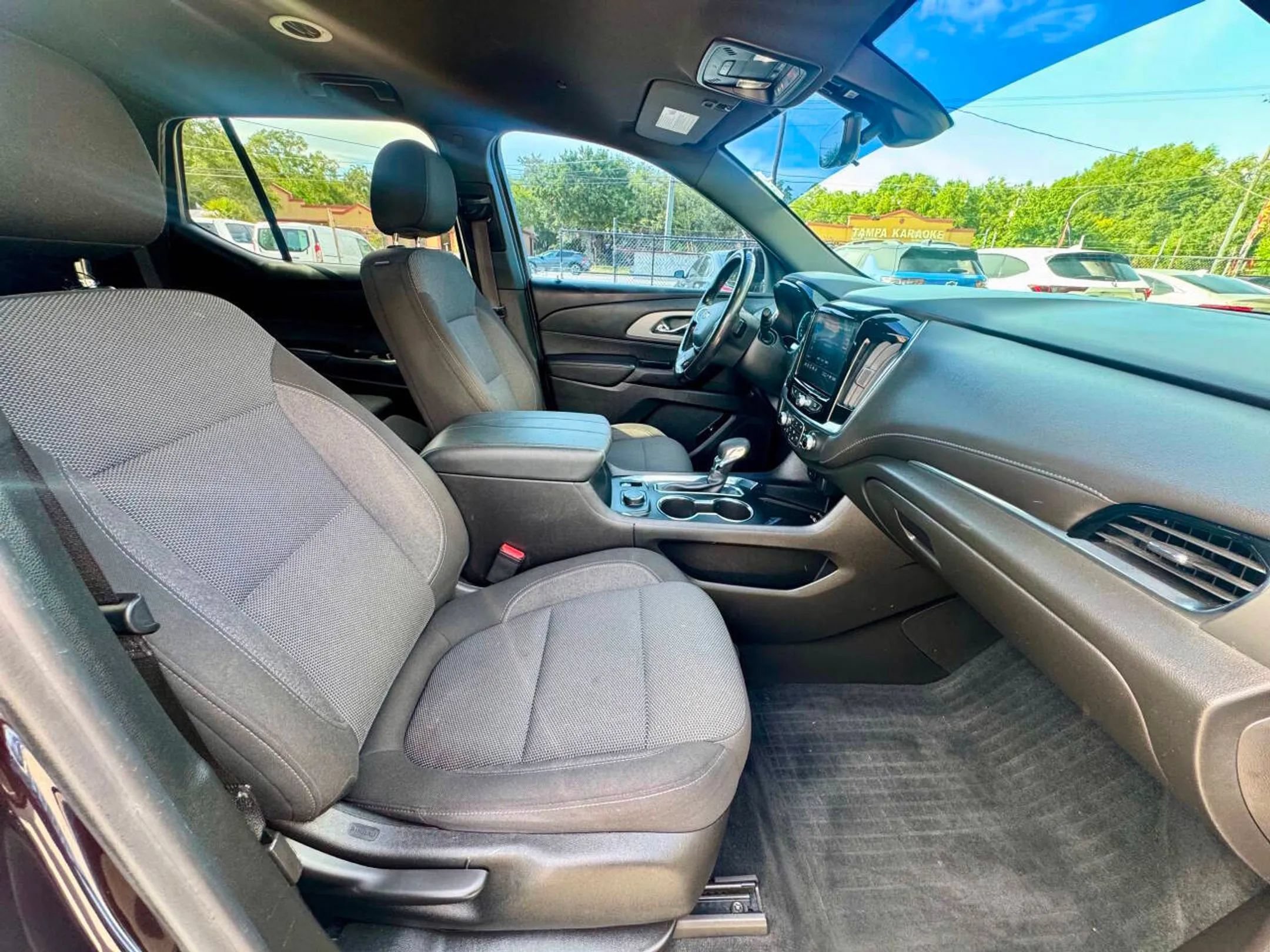 Used 2022 Chevrolet Traverse LT FWD image 21