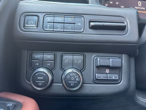 Certified 2024 GMC Yukon Denali Ultimate image 6