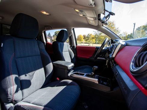 Used 2016 Toyota Tacoma SR5 image 17