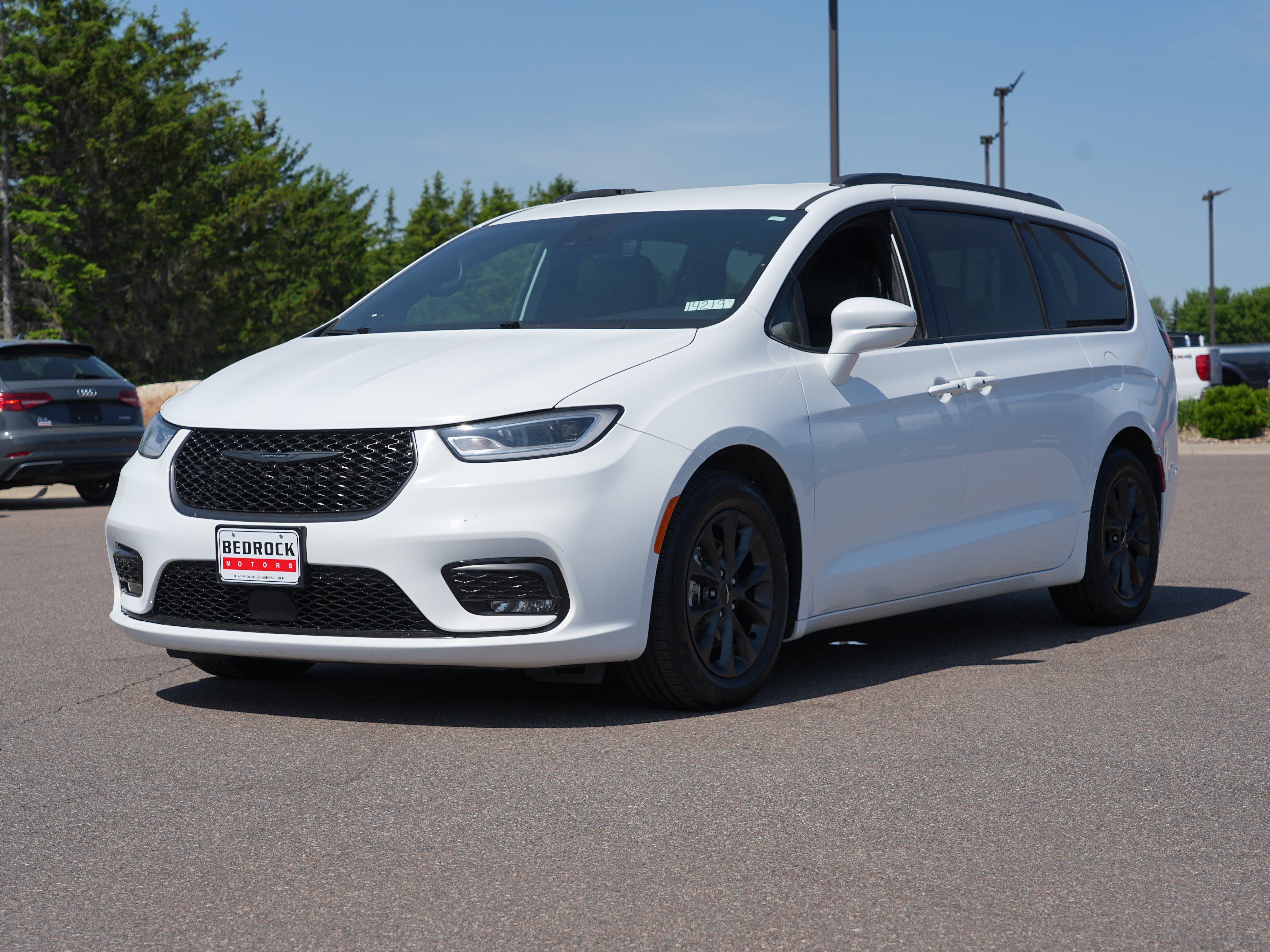 Used 2021 Chrysler Pacifica Touring-L w/ S Appearance Package FWD image 7