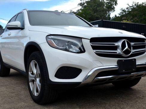 Used 2018 Mercedes-Benz GLC 300 4MATIC image 3