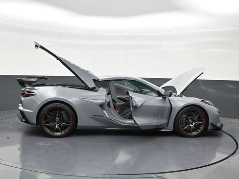 Used 2024 Chevrolet Corvette Z06 w/ Z07 Performance Package RWD image 33