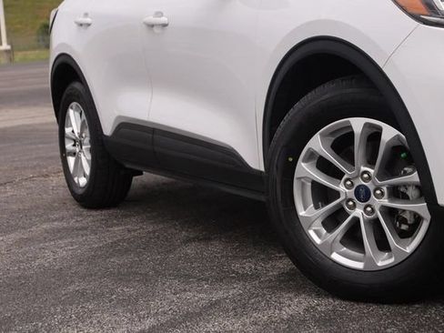 Used 2022 Ford Escape SE FWD image 3