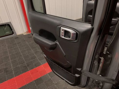 Used 2023 Jeep Wrangler Unlimited w/ Sun & Screen Package image 34