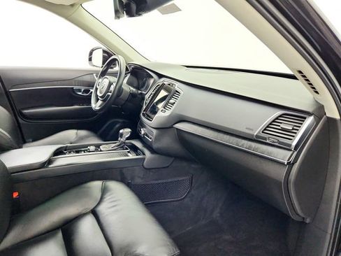 Used 2020 Volvo XC90 T6 Momentum image 13
