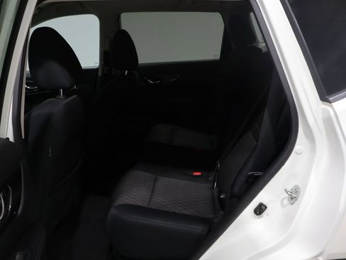 Used 2017 Nissan Rogue SV w/ Midnight Edition Package image 18