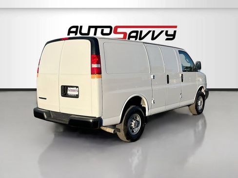 Used 2024 Chevrolet Express 2500 w/ Driver Convenience Package image 7