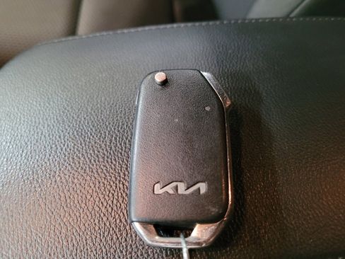 Used 2023 Kia Soul LX w/ LX Technology Package FWD image 32