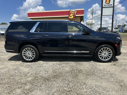 Certified 2021 Cadillac Escalade ESV Premium Luxury AWD/4WD image 4
