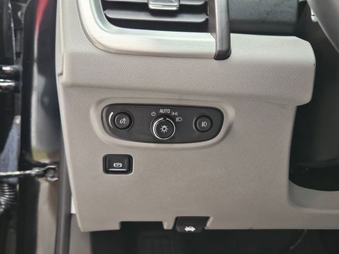 Used 2024 GMC Terrain SLT image 19