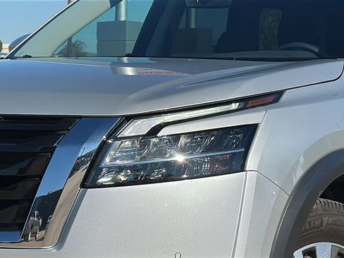Used 2023 Nissan Pathfinder SL image 4
