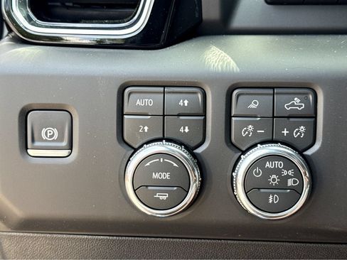 New 2026 GMC Sierra 2500 Denali Ultimate AWD/4WD image 10