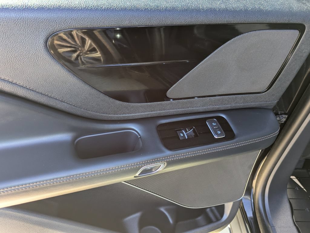 Used 2026 Lincoln Aviator 2WD image 8