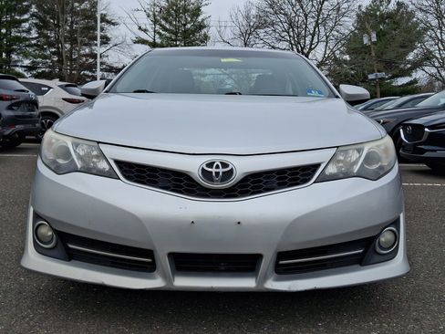 Used 2014 Toyota Camry SE image 2