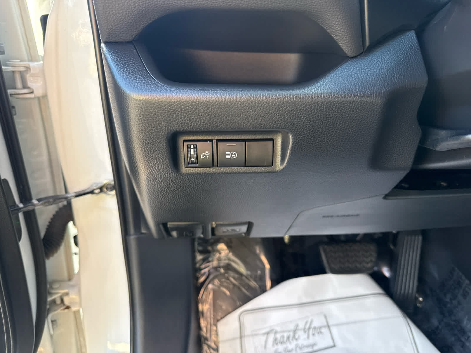 Used 2019 Toyota RAV4 LE w/ Carpet Mat Package AWD/4WD image 17