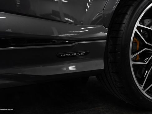 New 2025 Lamborghini Urus SE image 9