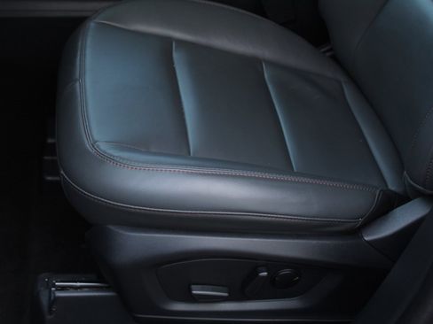 Used 2025 Ford Explorer Active w/ Active Comfort Package image 36