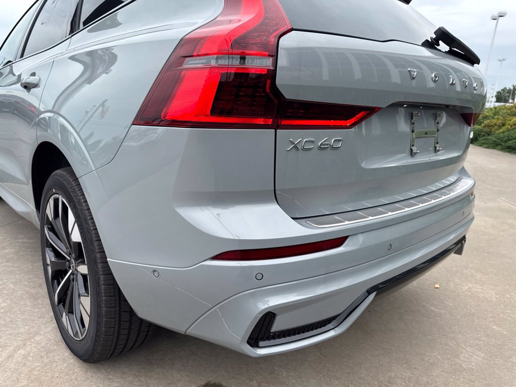 Used 2027 Volvo XC60 B5 Plus AWD/4WD image 15