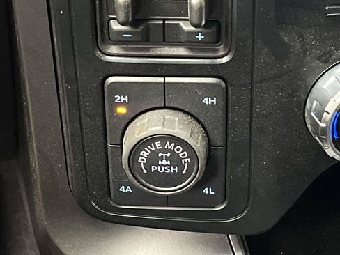 Used 2025 Ford F150 Lariat AWD/4WD image 18