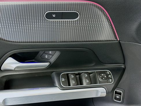 Used 2022 Mercedes-Benz EQB 350 4MATIC image 18