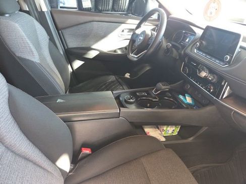 Used 2022 Nissan Rogue SV image 10