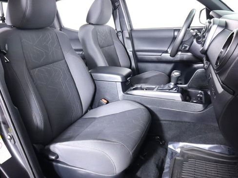 Used 2016 Toyota Tacoma TRD Sport w/ Premium & Technology Package image 45