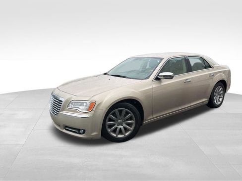 Used 2012 Chrysler 300 Limited w/ Luxury Group image 3