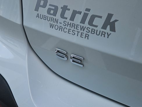 Certified 2022 Volkswagen Taos SE w/ Panoramic Sunroof Package image 6